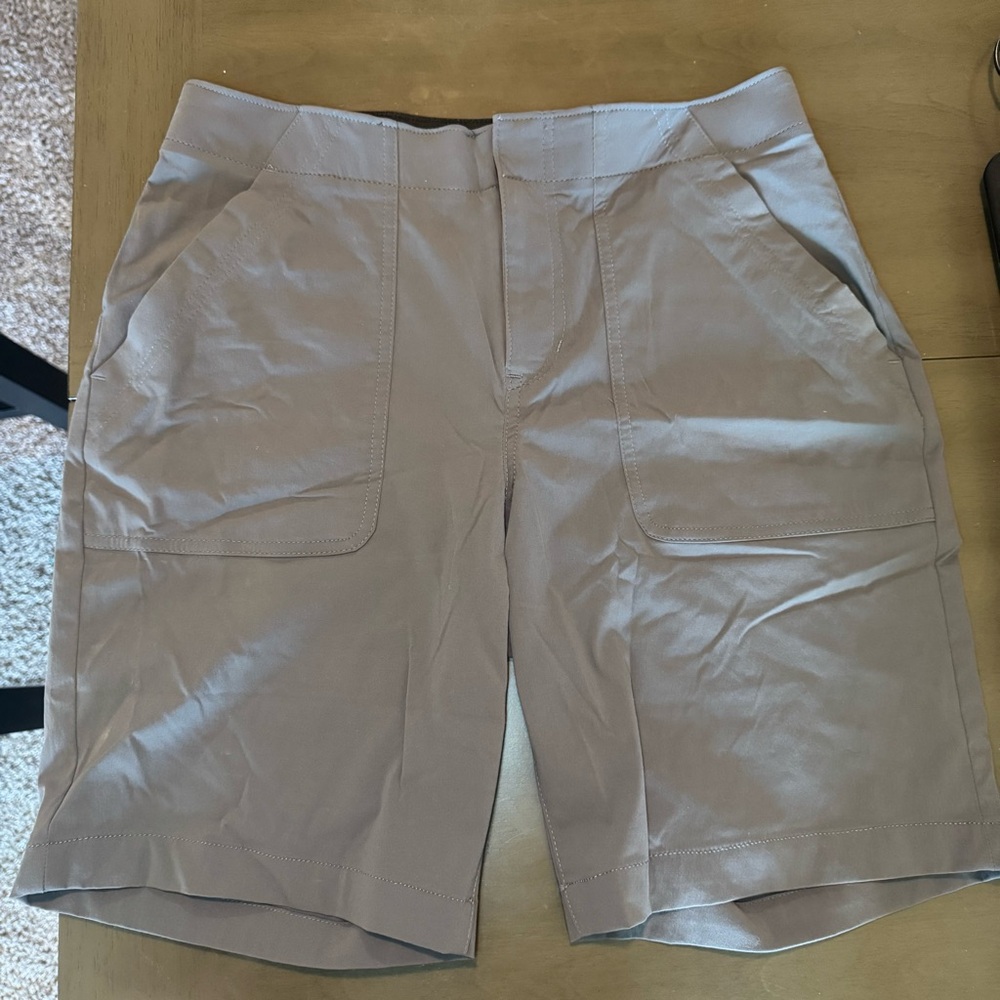 Eddie Bauer Women's Light Taupe Utility Bermuda Shorts size 4